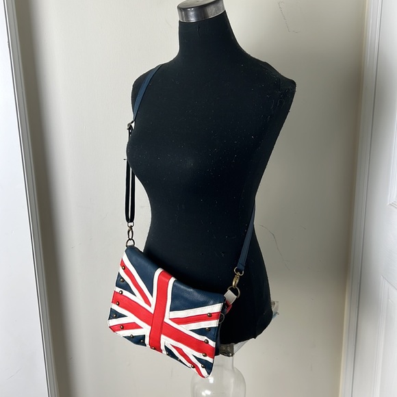 Vintage Minimalist Crossbody Bag - Picture 6 of 16